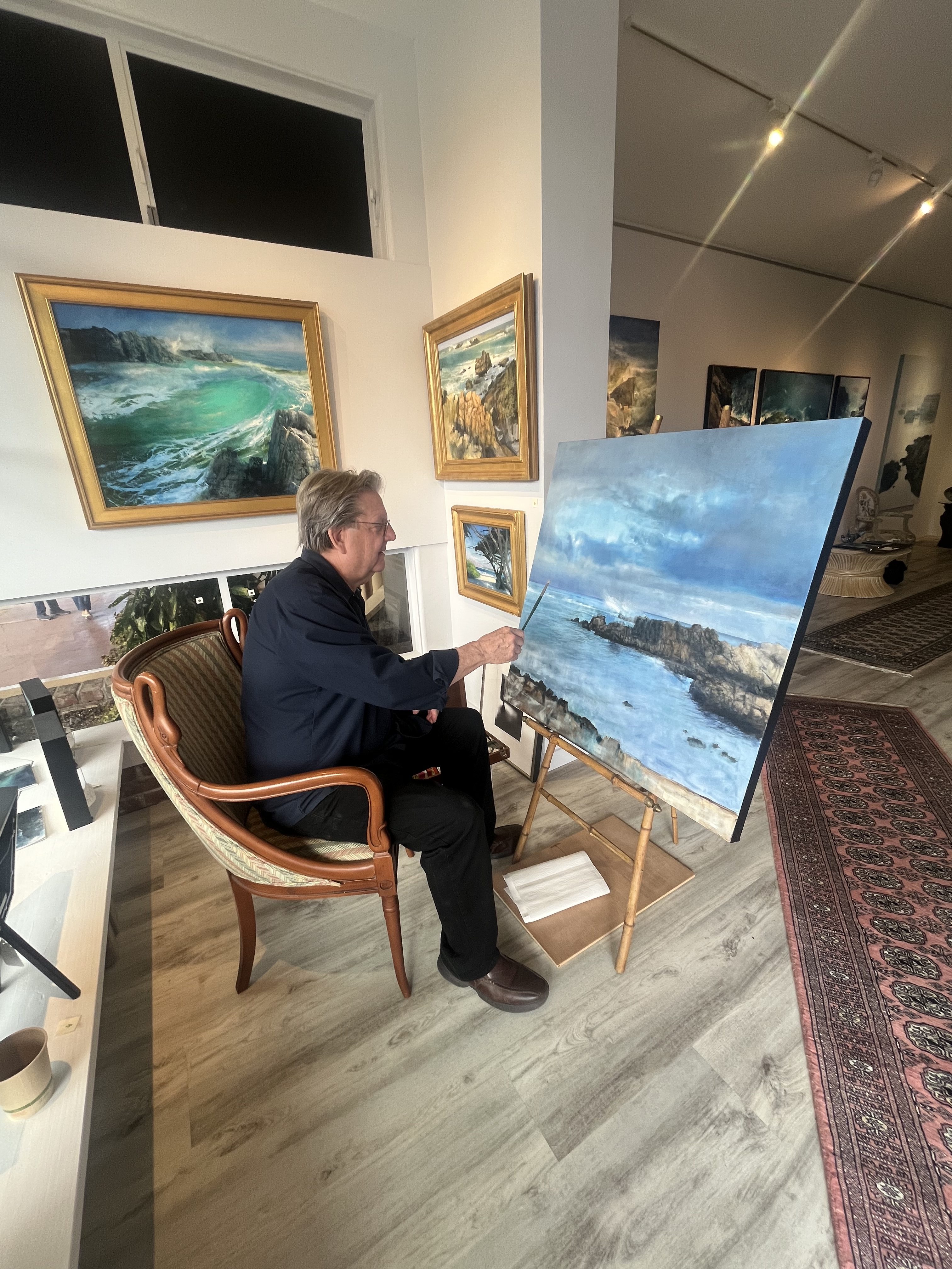 Photo of Kenneth Shue painting